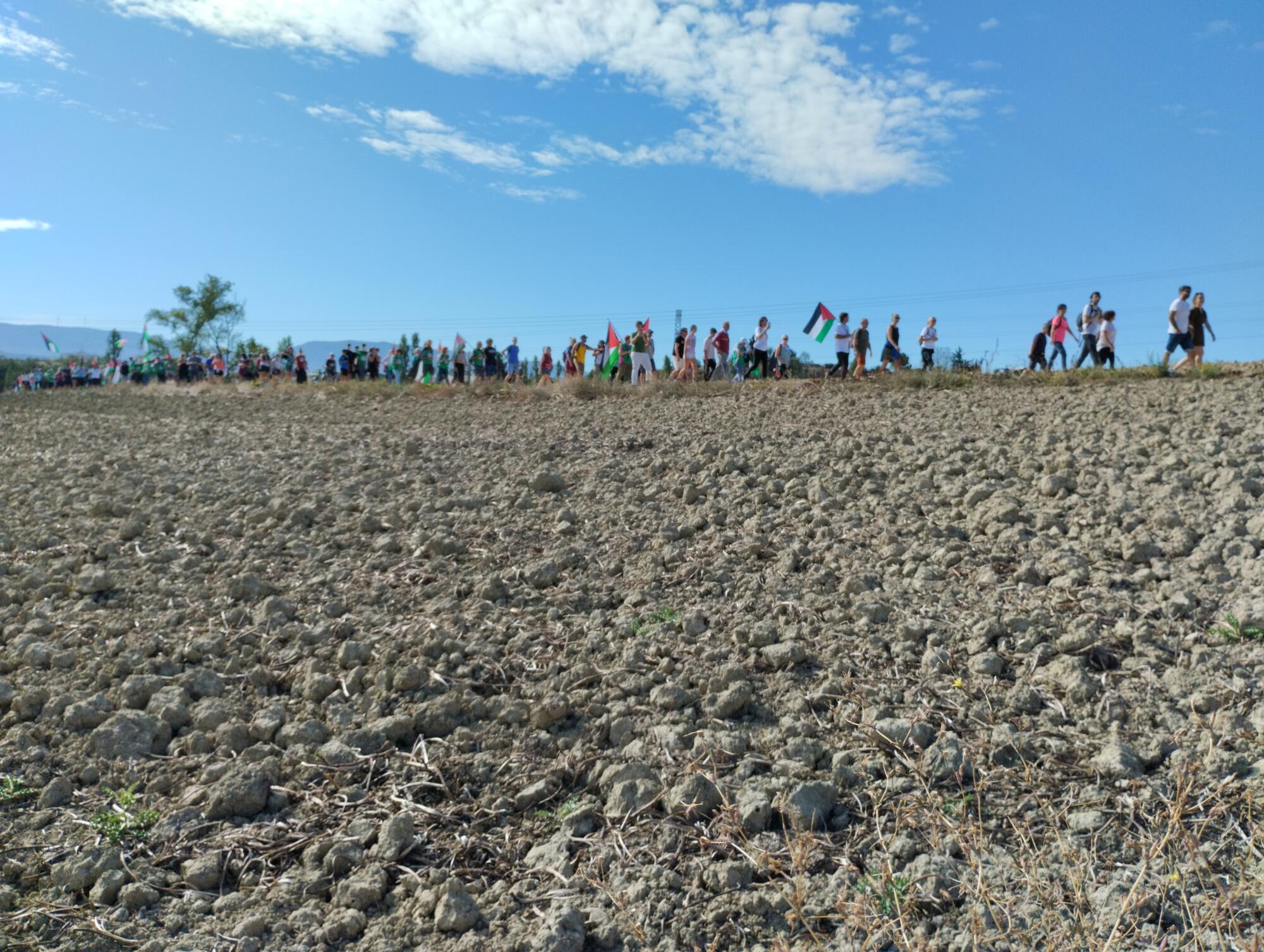 La marcha Ibaitik Itsasora, camino a Iruñea